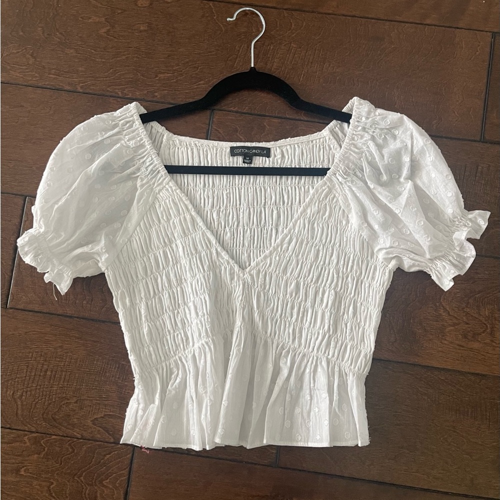 Shirred, puff sleeve crop top.